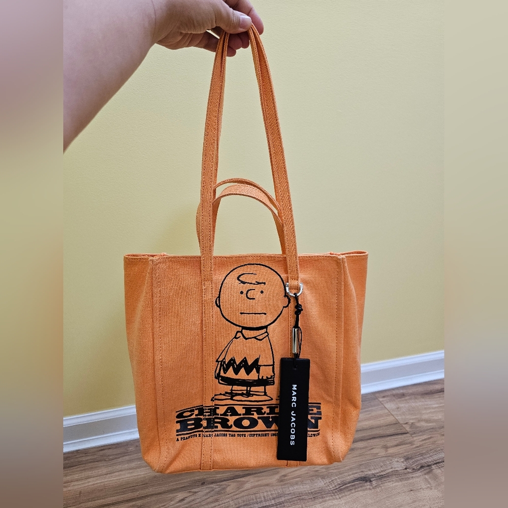 🎉HOST PICK🎉MARC JACOBSx Peanuts Charlie Brown The Tag tote - Picture 3 of 13